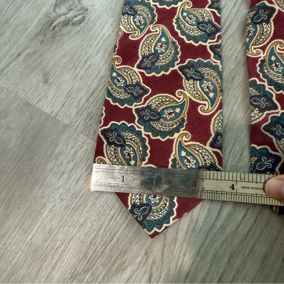 Kuppenheimer Men’s Clothiers Red Paisley Print Silk Tie - Picture 5 of 5